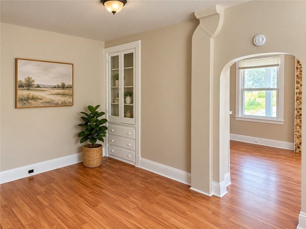 215 Donnan Ave - Photo 4 of 9