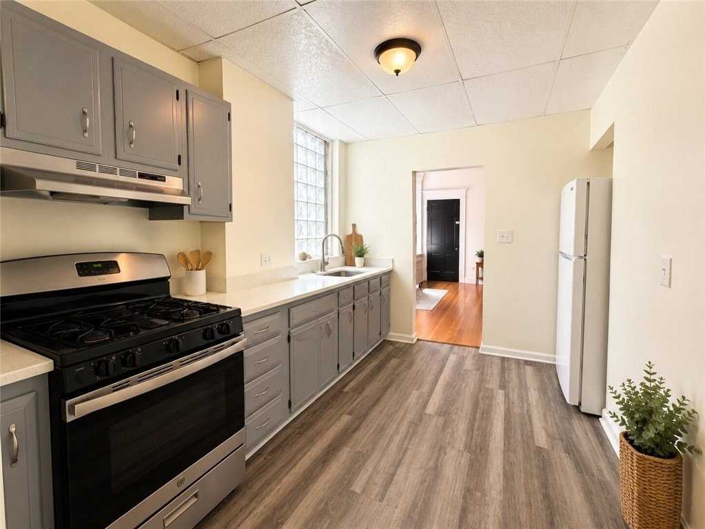 2406 Wurzell Ave - Photo 2 of 8