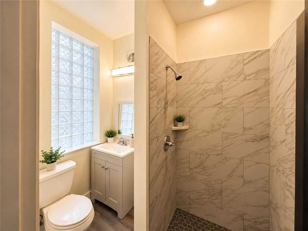 2406 Wurzell Ave - Photo 7 of 8