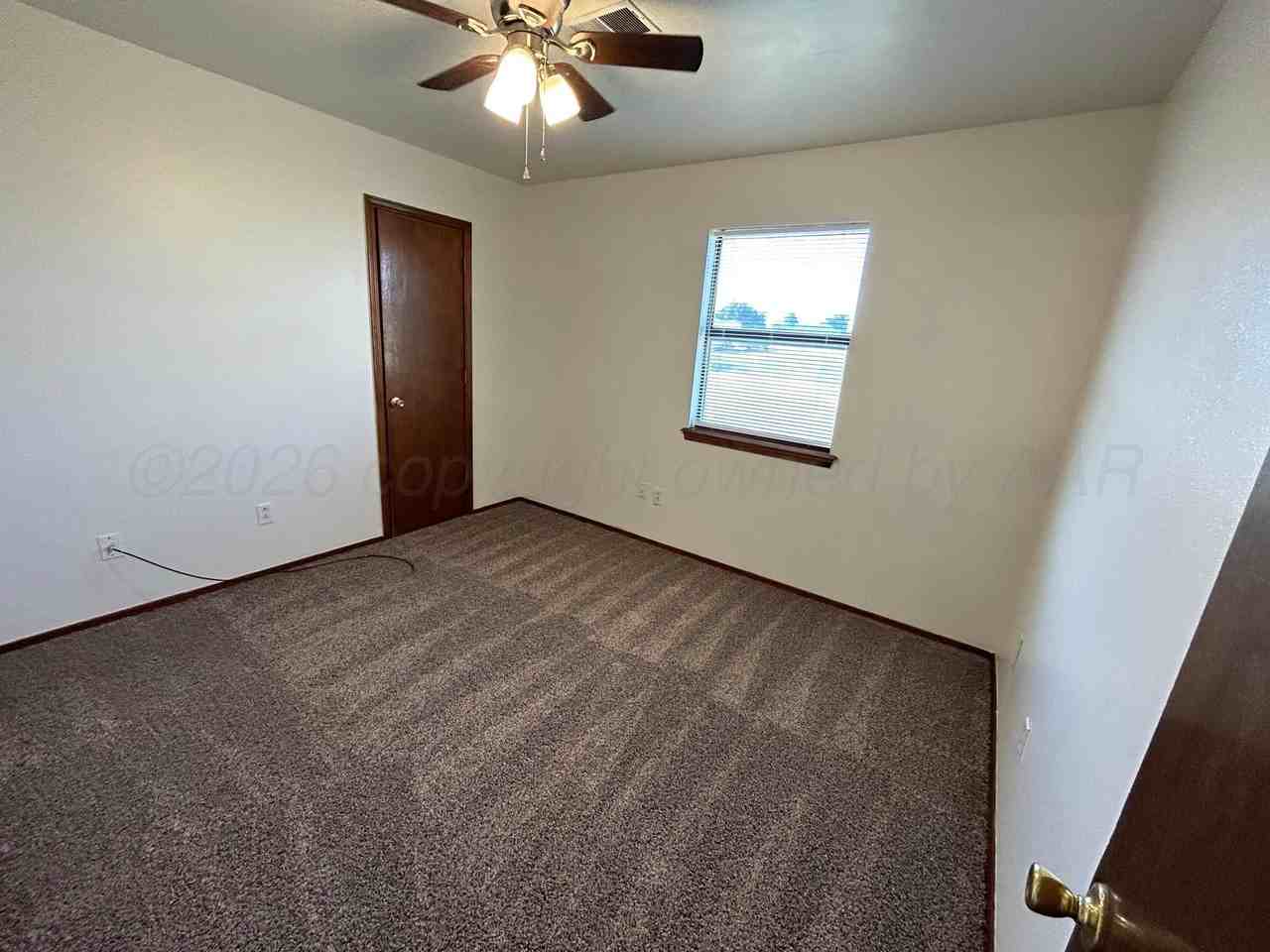 901 N Maryland St - Photo 4 of 9
