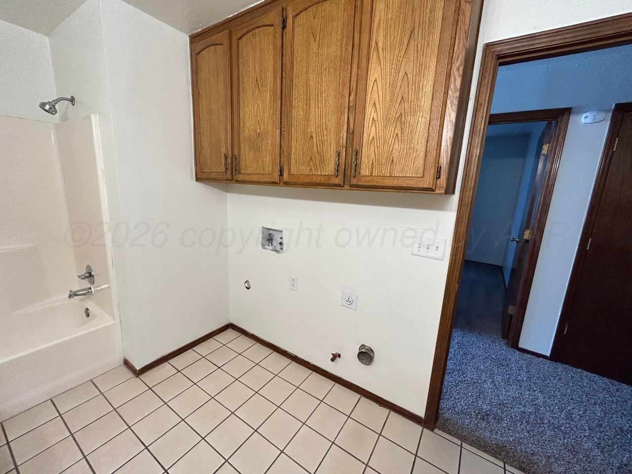901 N Maryland St - Photo 6 of 9