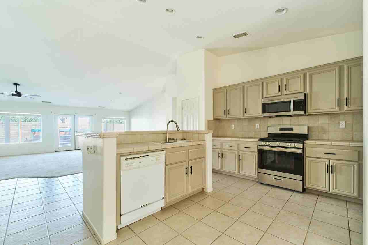 47626 Calle Diamante - Photo 7 of 27