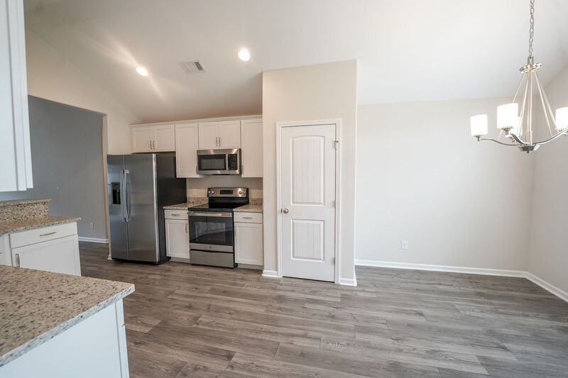 66 Swallow Tail Cir - Photo 7 of 28