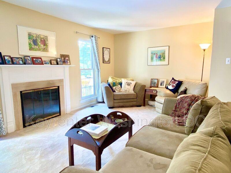4403 Cannes Ln - Photo 2 of 27