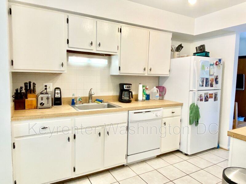 4403 Cannes Ln - Photo 5 of 27