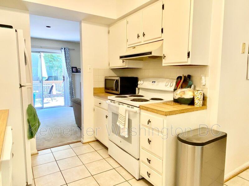 4403 Cannes Ln - Photo 7 of 27