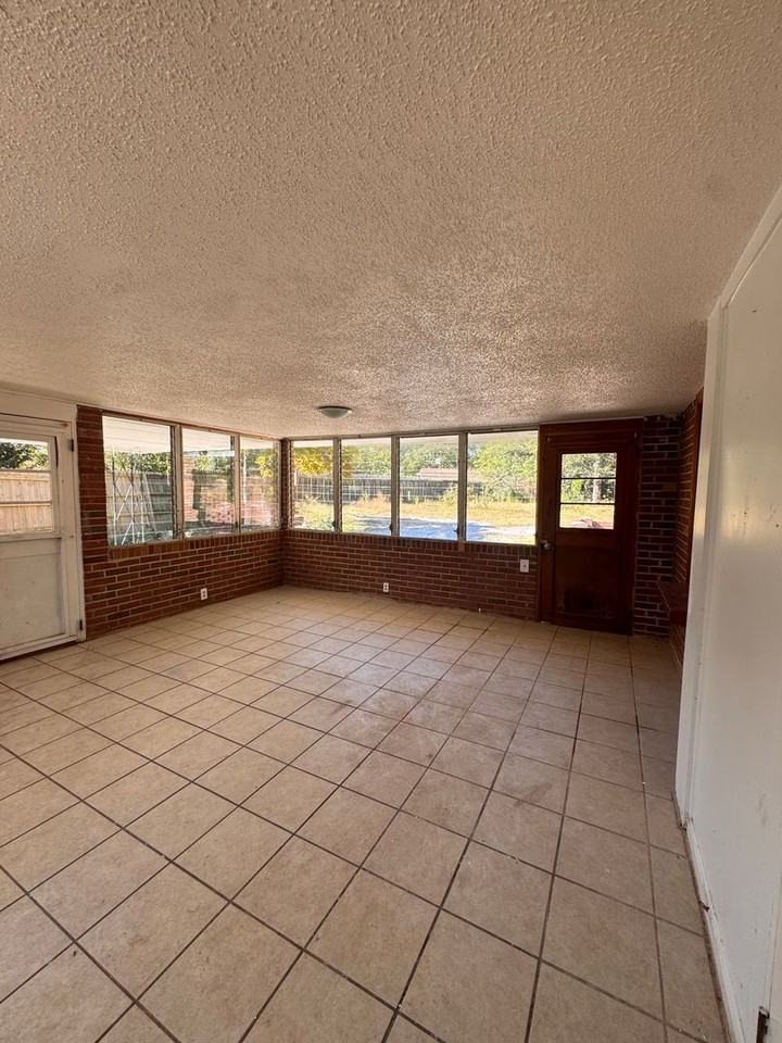 116 Seminole Dr - Photo 3 of 30