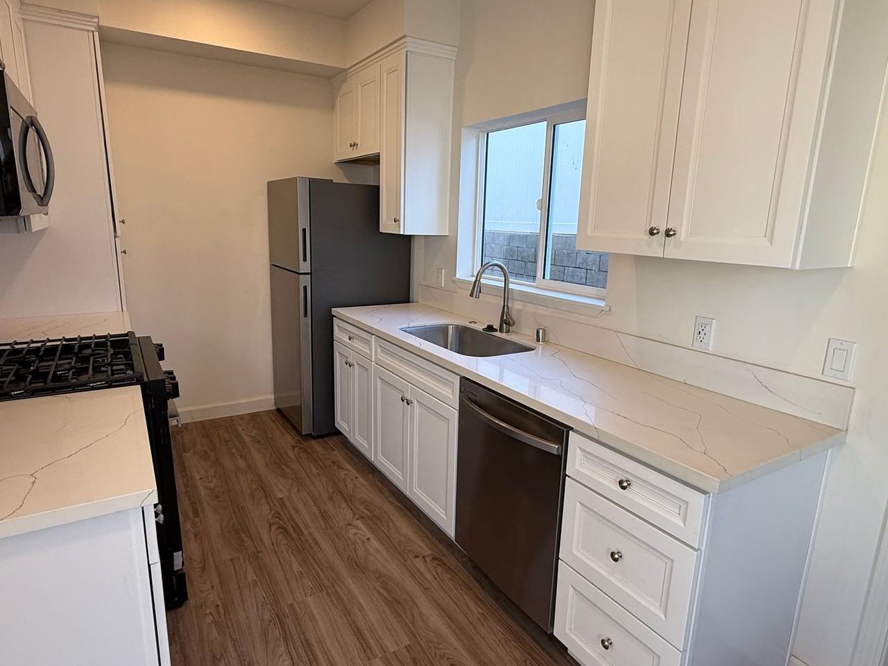 Alpine Townhomes - Photo 6 of 19