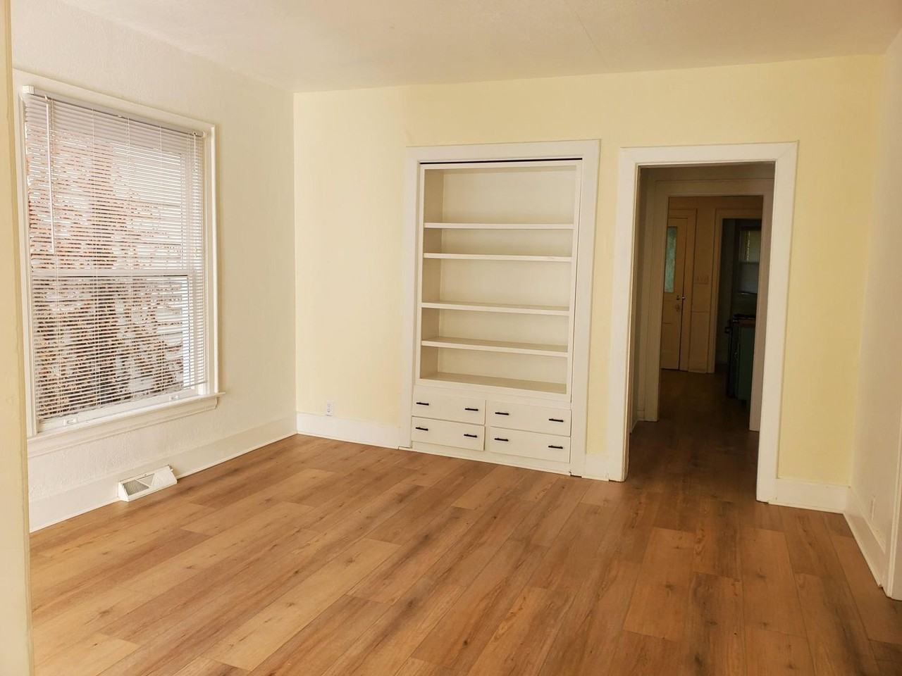 2425 N Cramer St - Photo 4 of 10