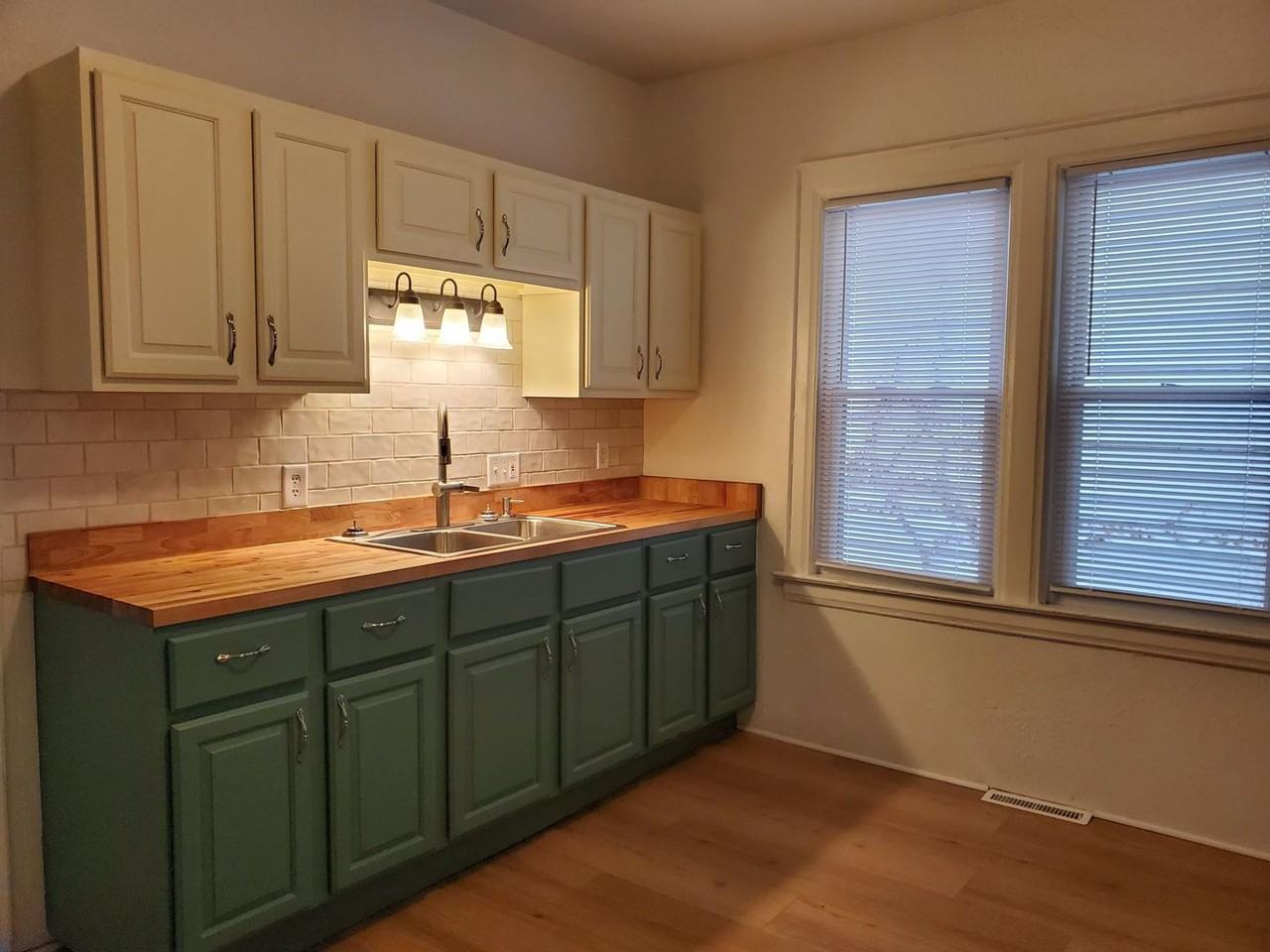 2425 N Cramer St - Photo 5 of 10
