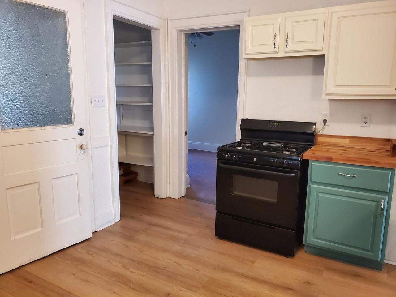 2425 N Cramer St - Photo 6 of 10