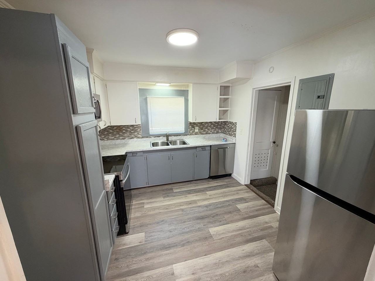826 Monterey St - Photo 2 of 15