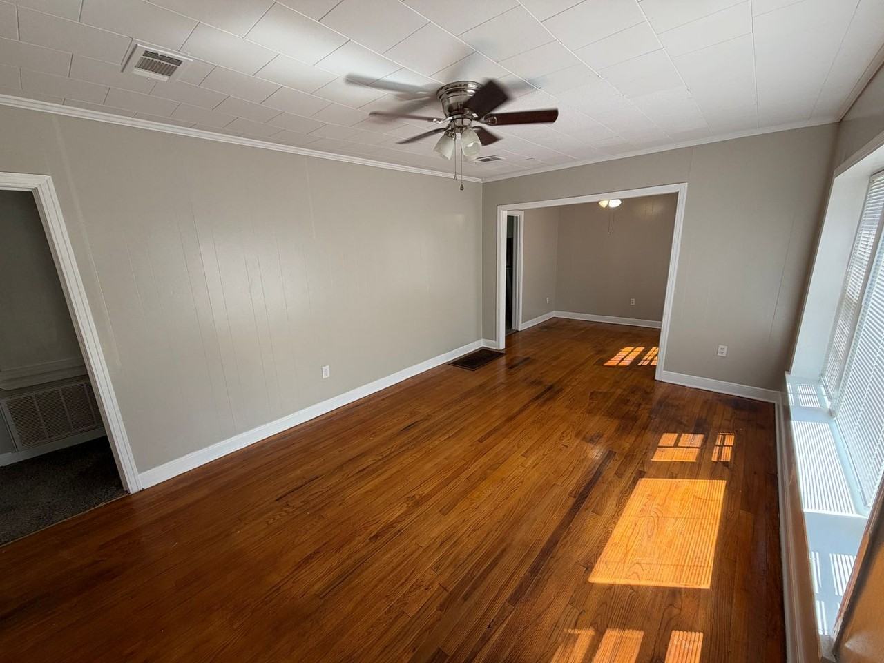 826 Monterey St - Photo 4 of 15