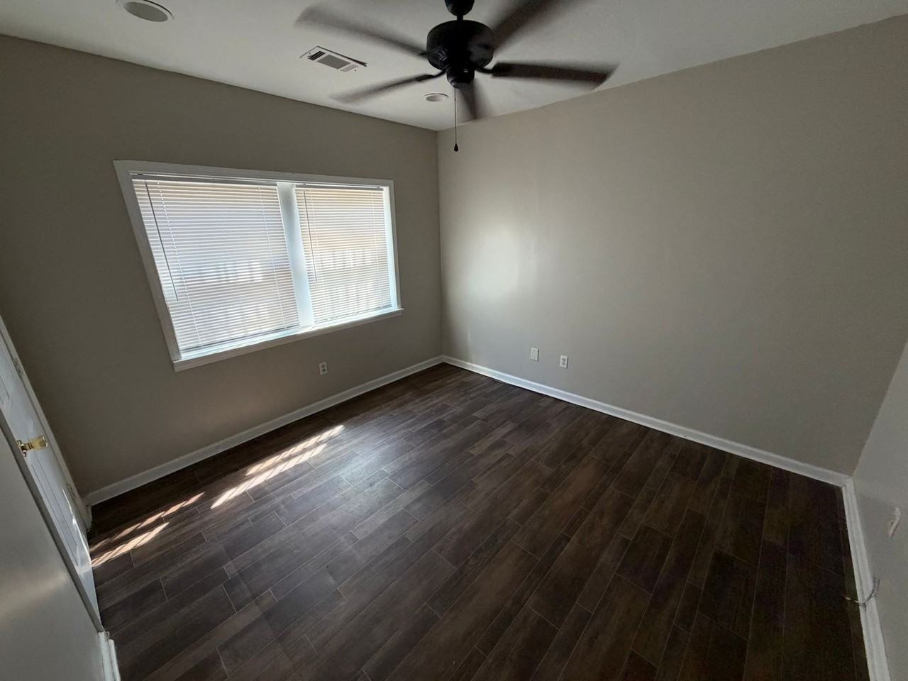2442 Glenn St - Photo 3 of 8