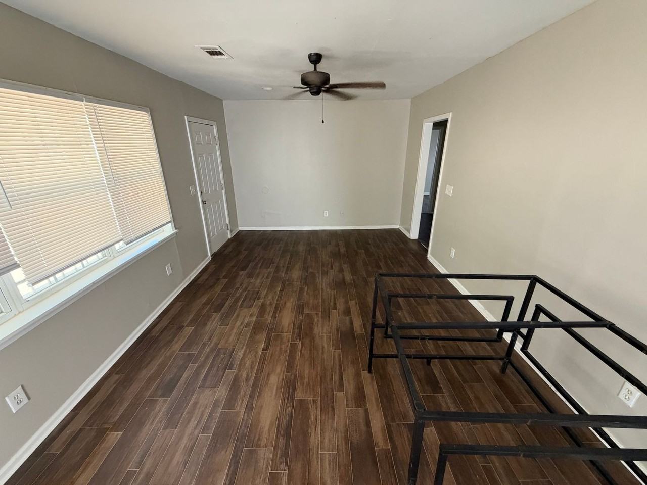 2442 Glenn St - Photo 5 of 8