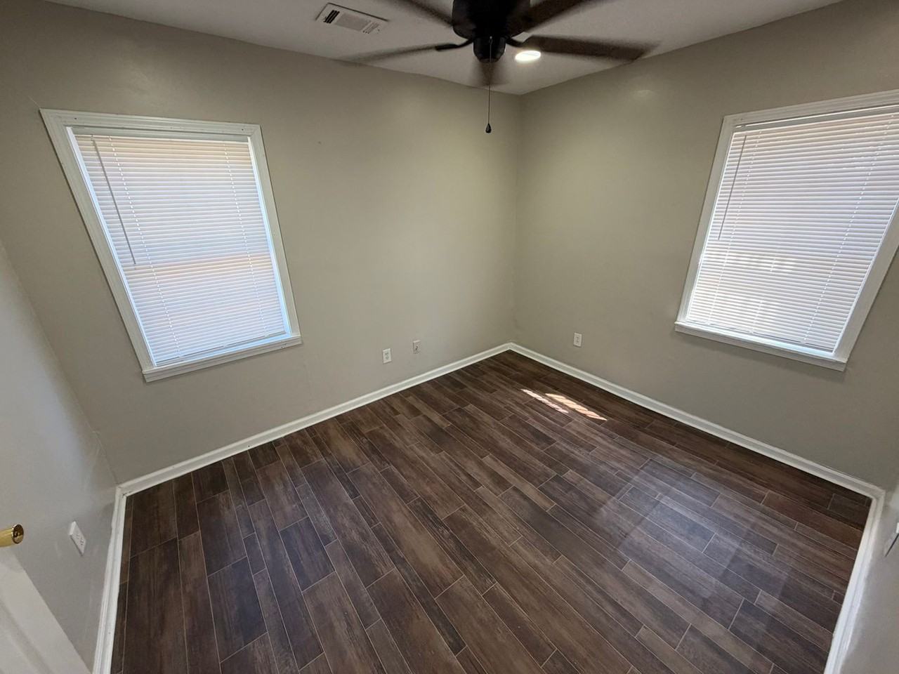 2442 Glenn St - Photo 7 of 8