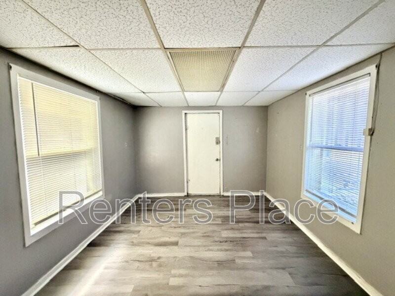 517 S 40th West Ave Unit B - Photo 2 of 8