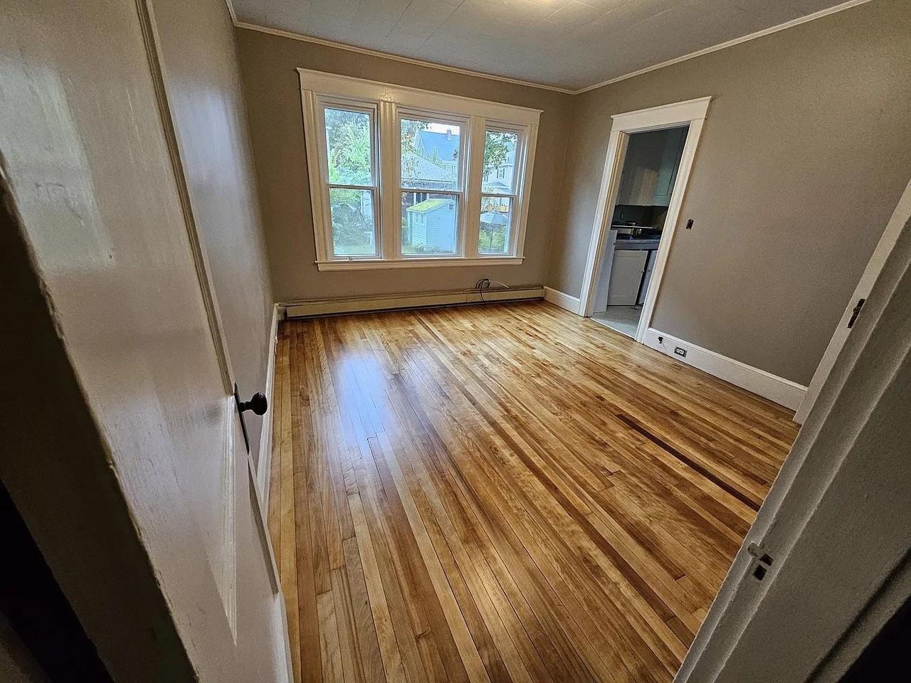 486 Woodford St #4 - Photo 4 of 9
