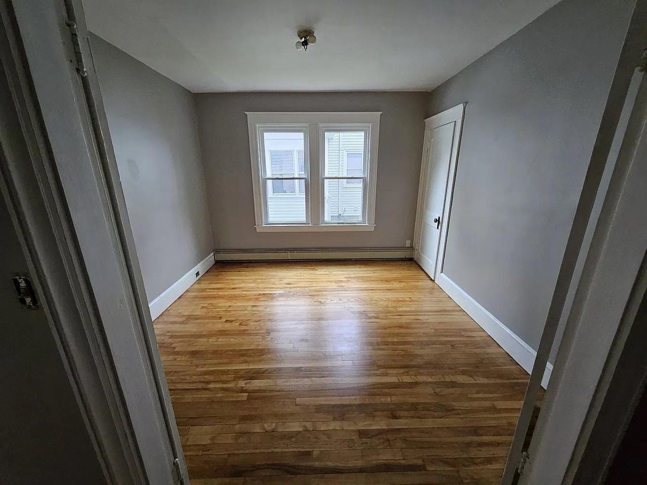 486 Woodford St #4 - Photo 5 of 9