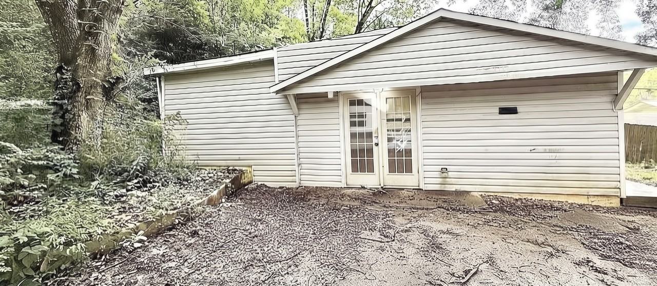 1435 Cherry Ave - Photo 2 of 10