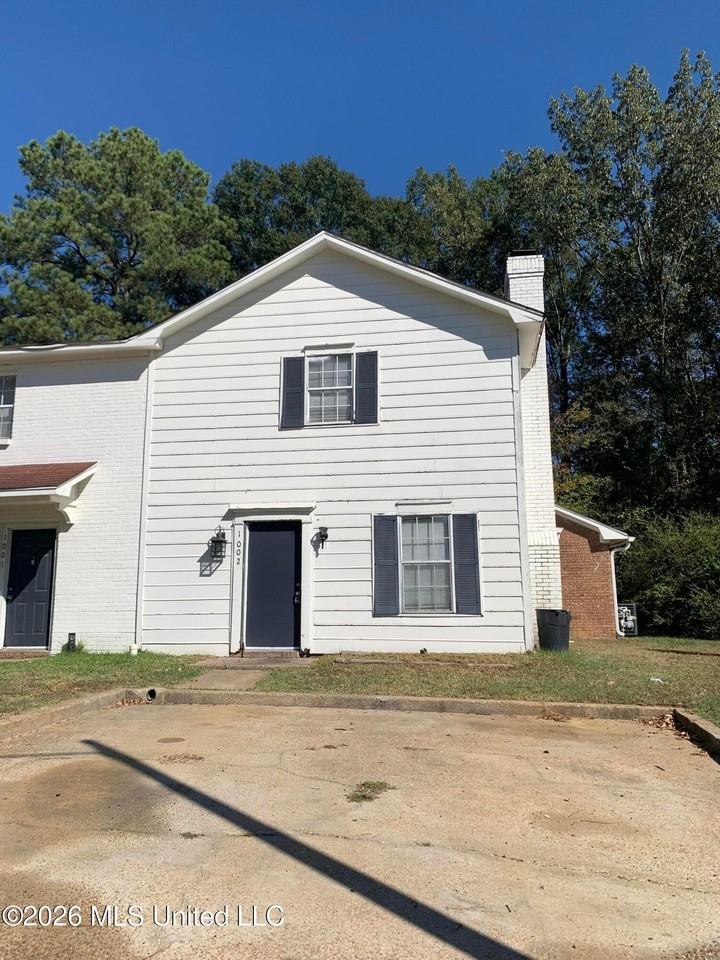 1002 Jamestown Way - Photo 2 of 37