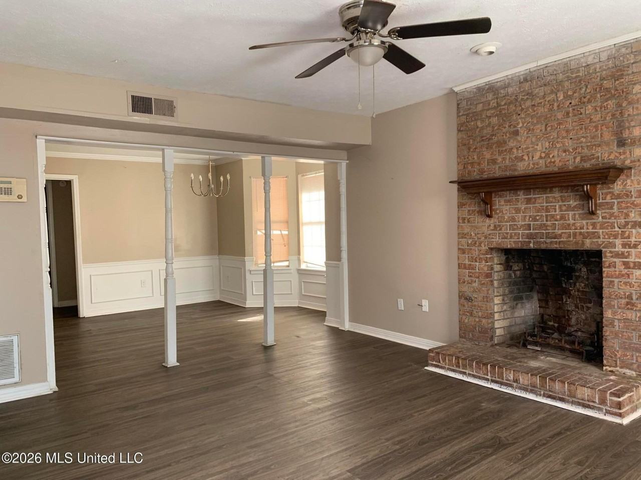 1002 Jamestown Way - Photo 3 of 37