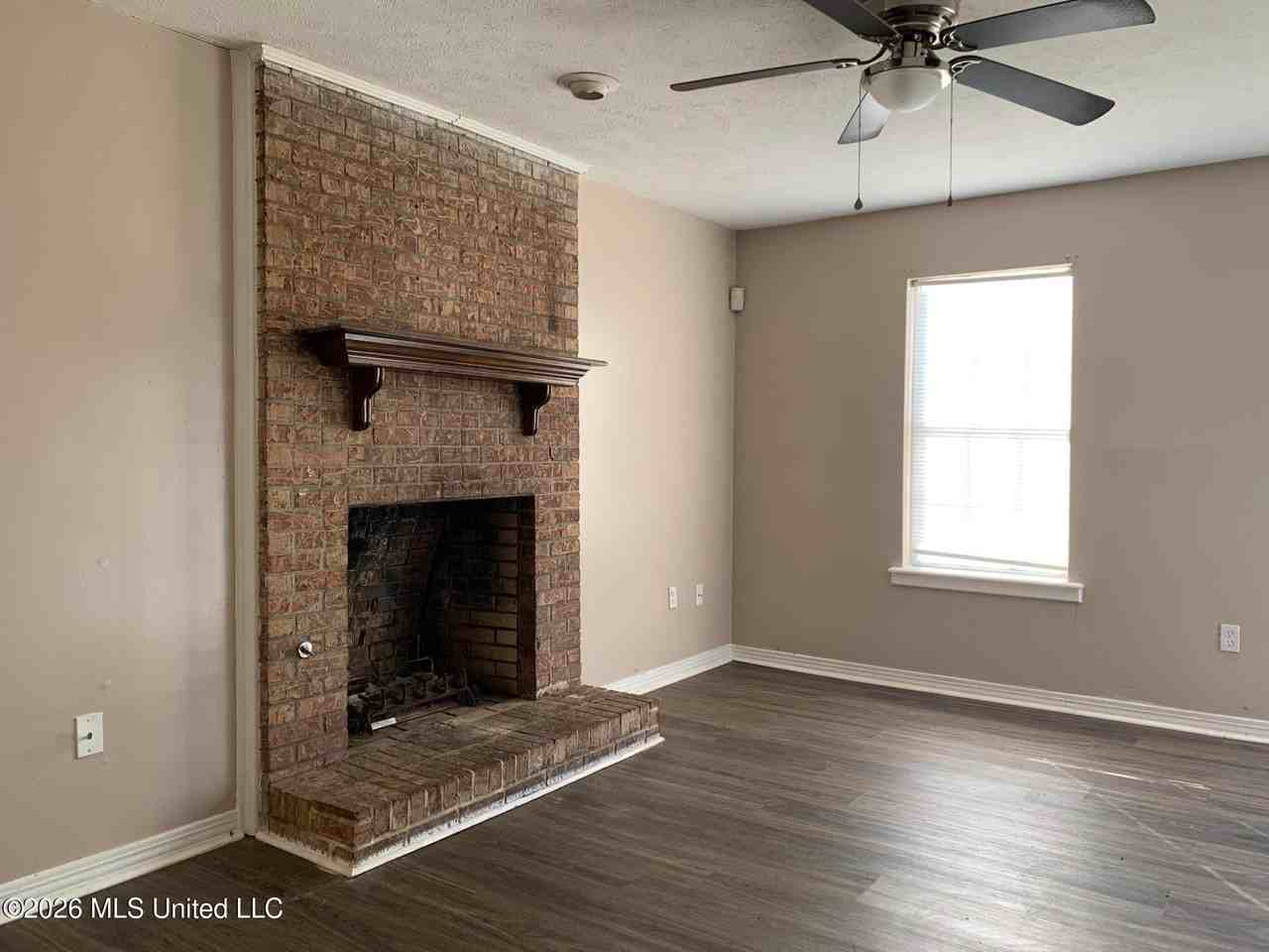 1002 Jamestown Way - Photo 5 of 37