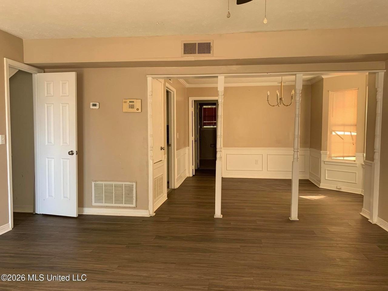 1002 Jamestown Way - Photo 6 of 37