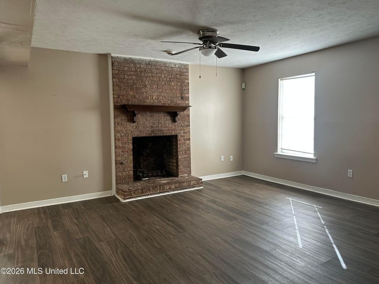 1002 Jamestown Way - Photo 7 of 37