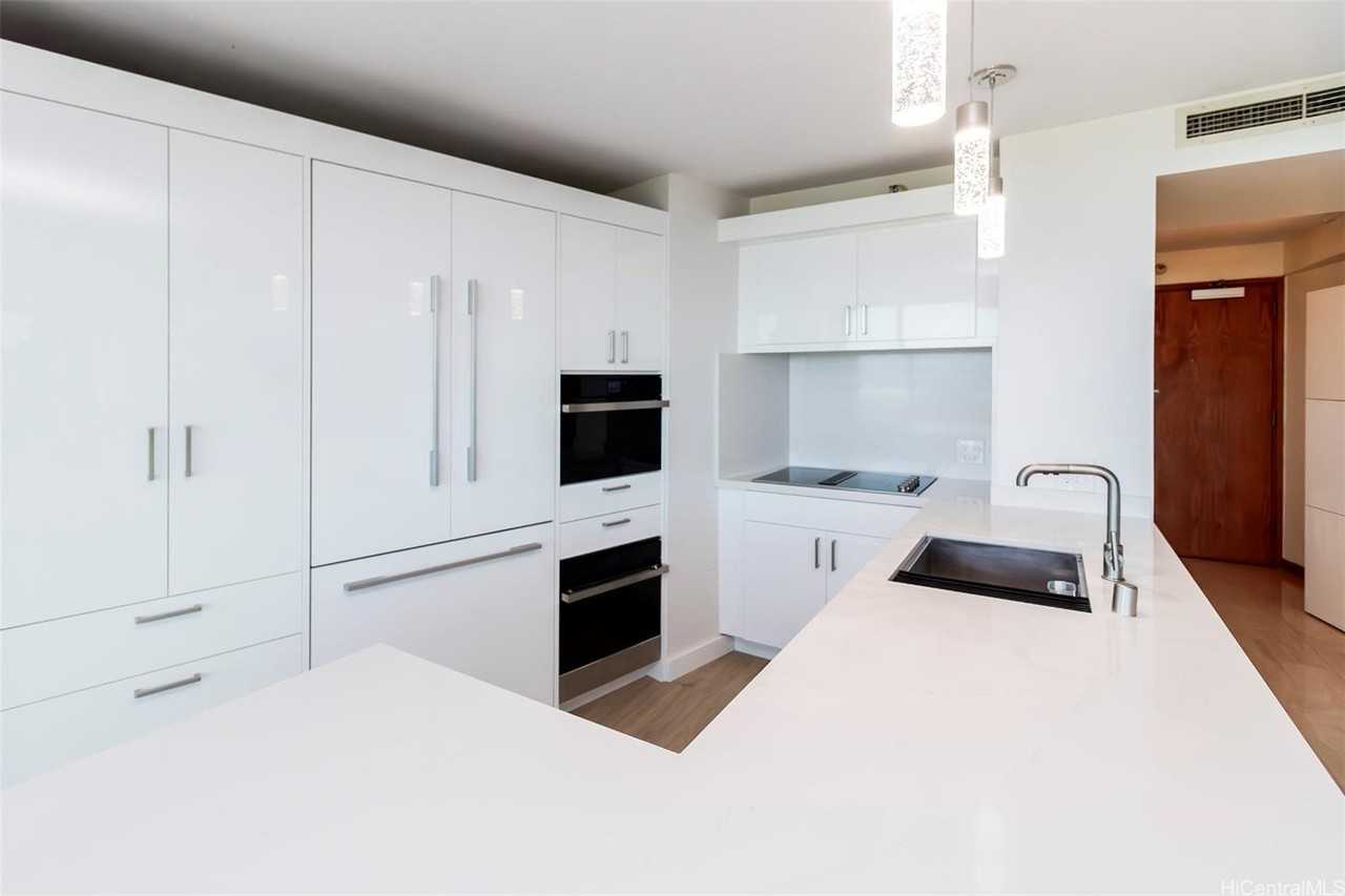 1330 Ala Moana Blvd #604 - Photo 6 of 25