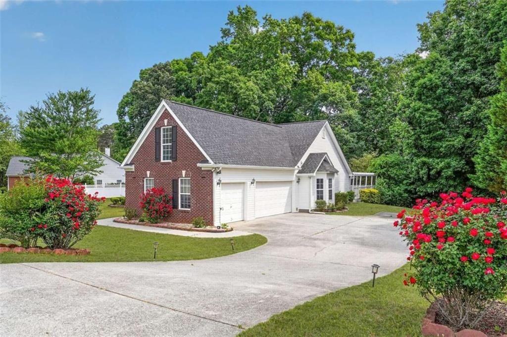2270 Taylor Pointe Way - Photo 2 of 45