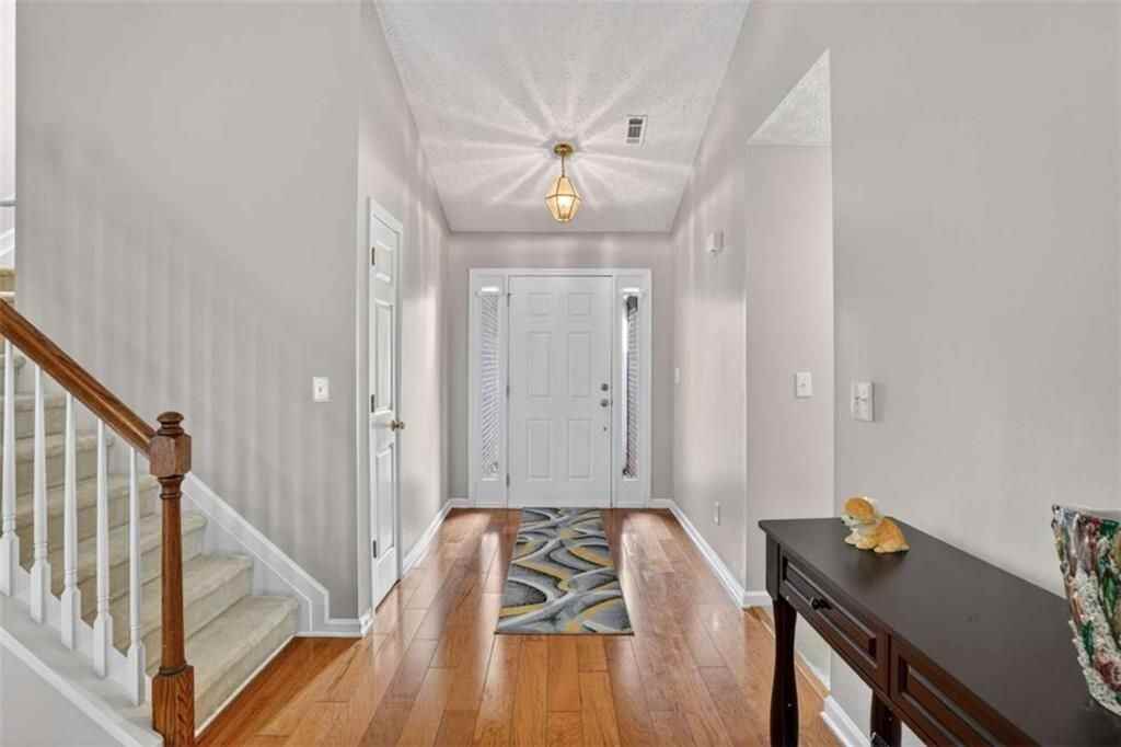 2270 Taylor Pointe Way - Photo 6 of 45