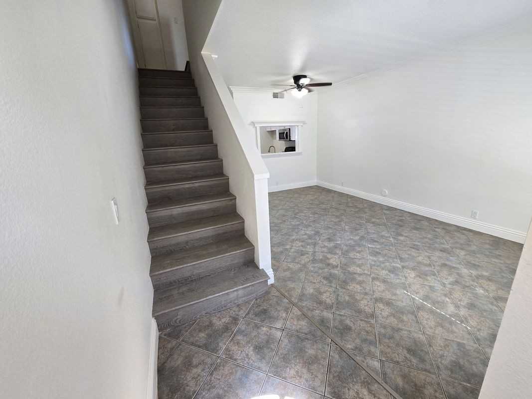 926 W Philadelphia St - Photo 3 of 11