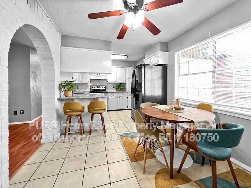 1029 Cambridge Dr - Photo 2 of 22