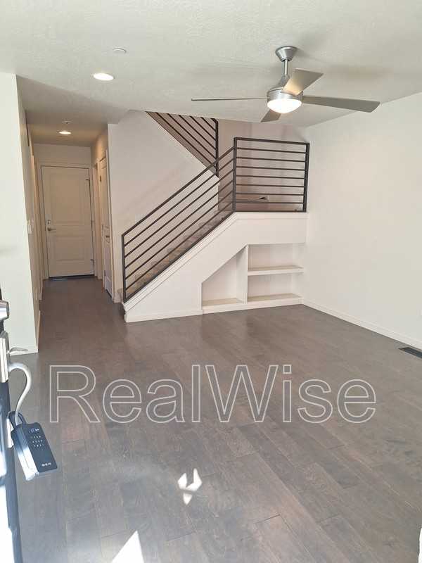 49 N Mountain Ave - Photo 3 of 20