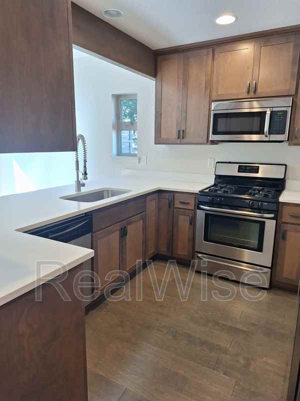 49 N Mountain Ave - Photo 6 of 20