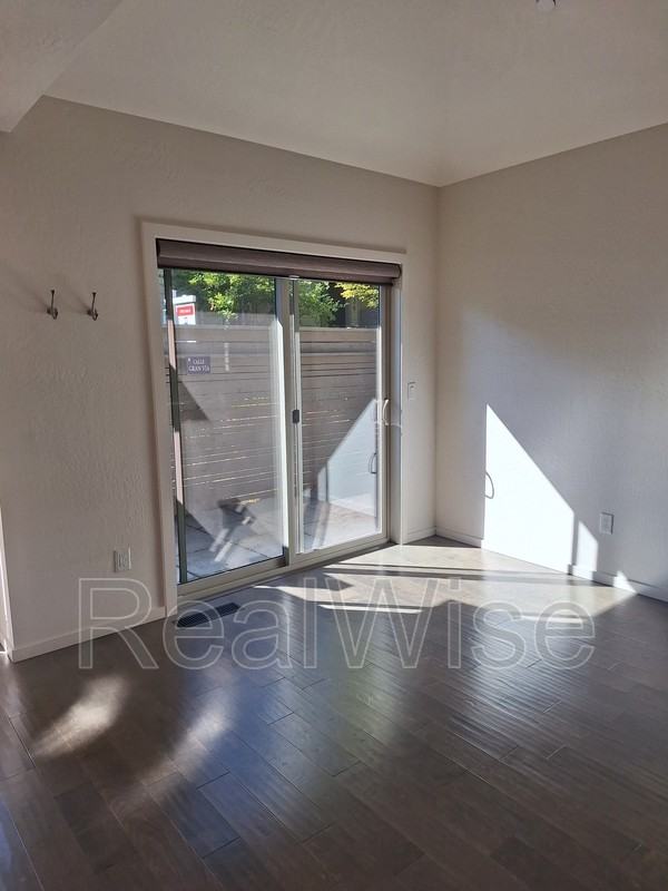 49 N Mountain Ave - Photo 7 of 20