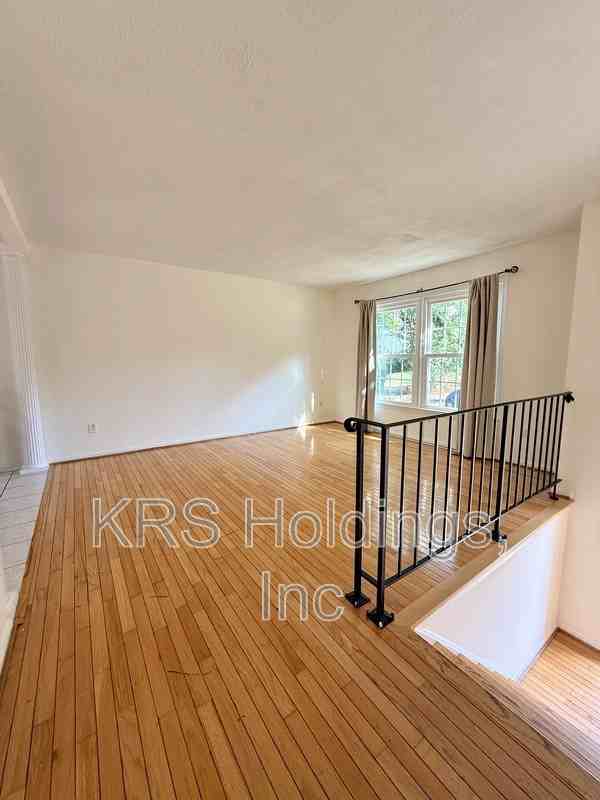 7700 Newington Forest Ave - Photo 3 of 20