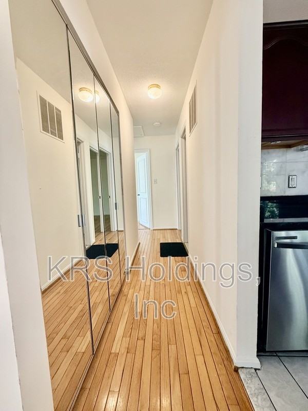 7700 Newington Forest Ave - Photo 4 of 20