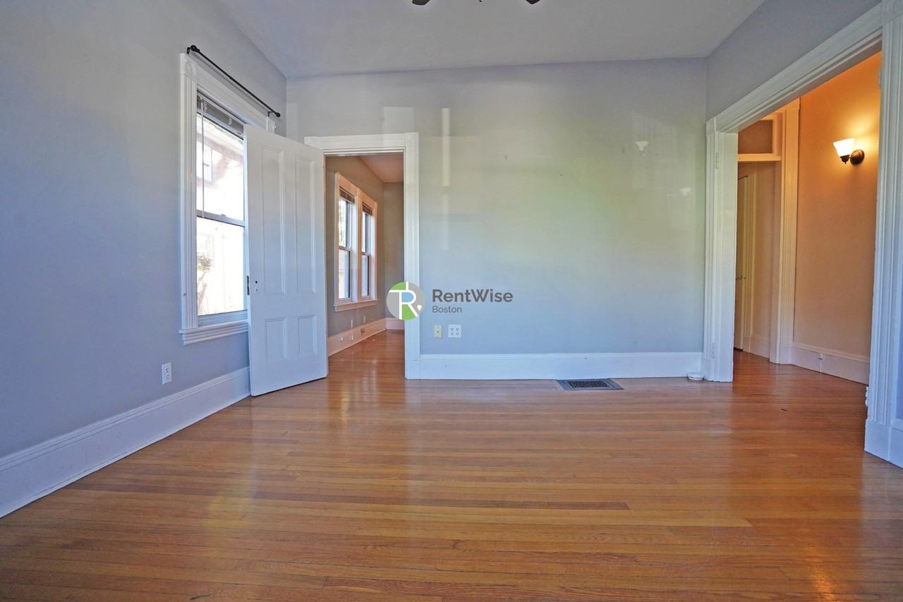 11 Parsons St #1 - Photo 2 of 24