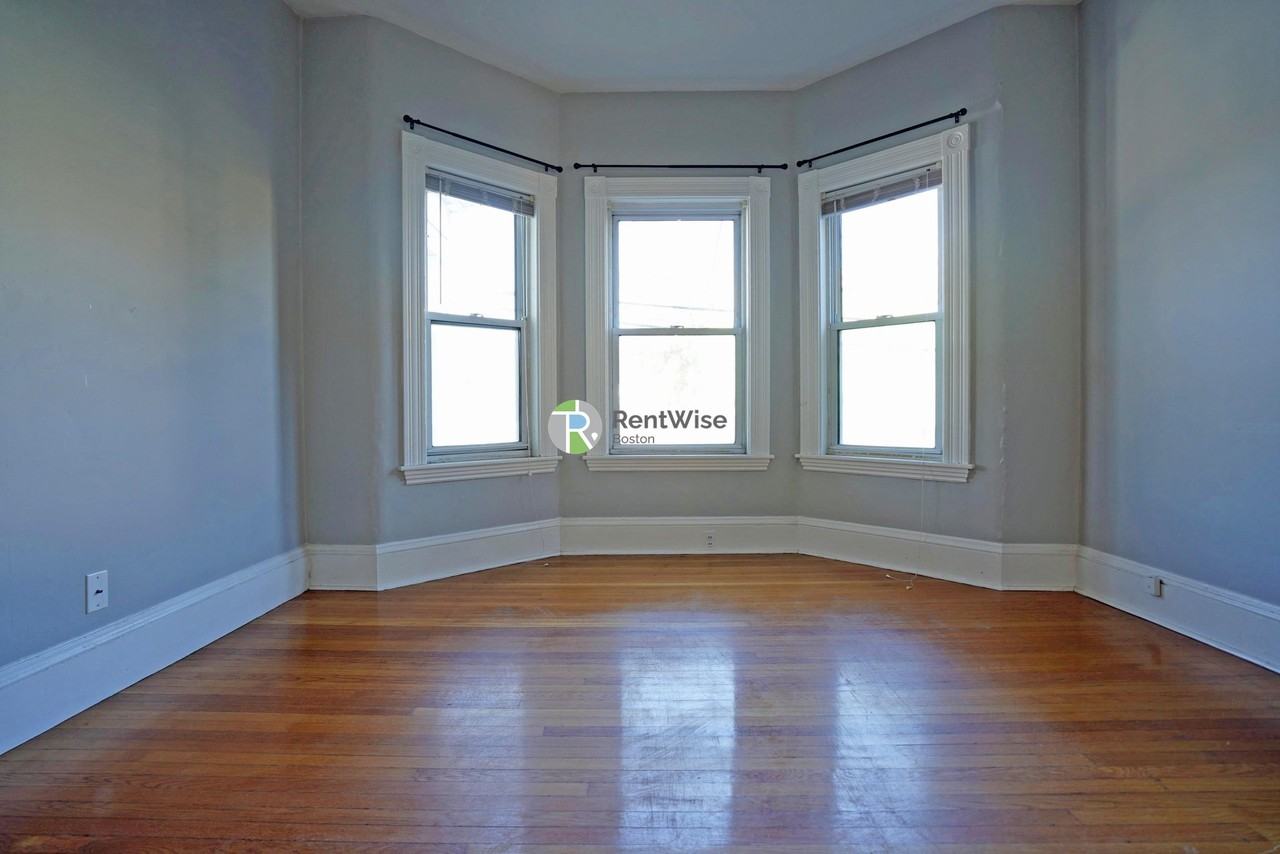 11 Parsons St #1 - Photo 3 of 24