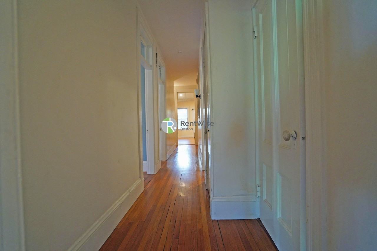 11 Parsons St #1 - Photo 4 of 24