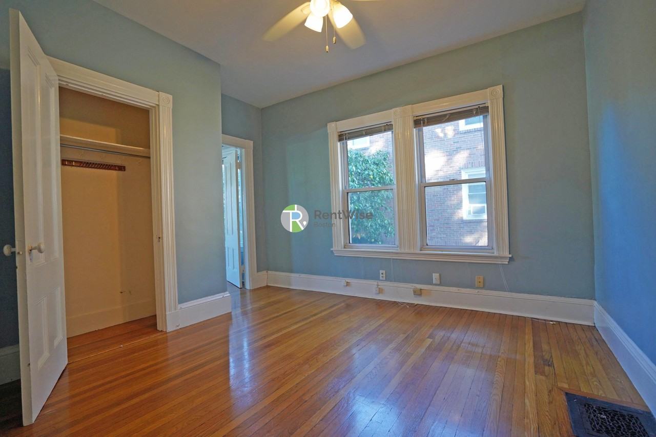 11 Parsons St #1 - Photo 5 of 24