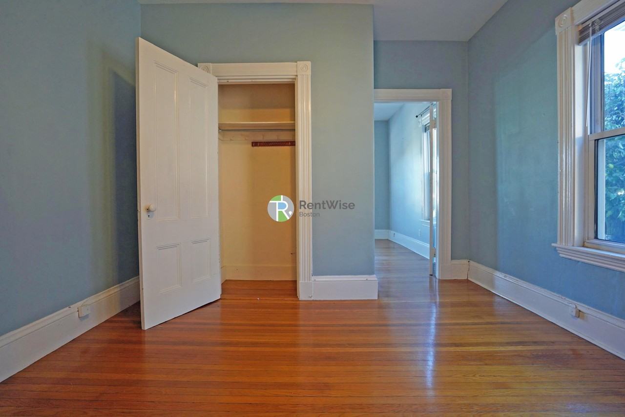 11 Parsons St #1 - Photo 6 of 24