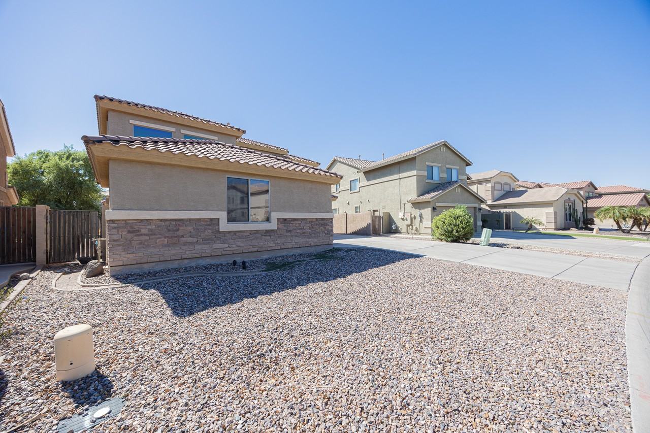 44289 W Windrose Dr - Photo 3 of 28
