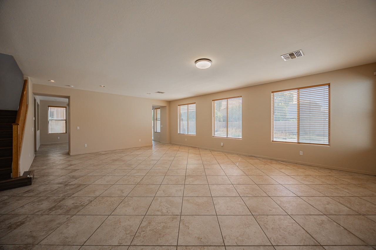 44289 W Windrose Dr - Photo 4 of 28