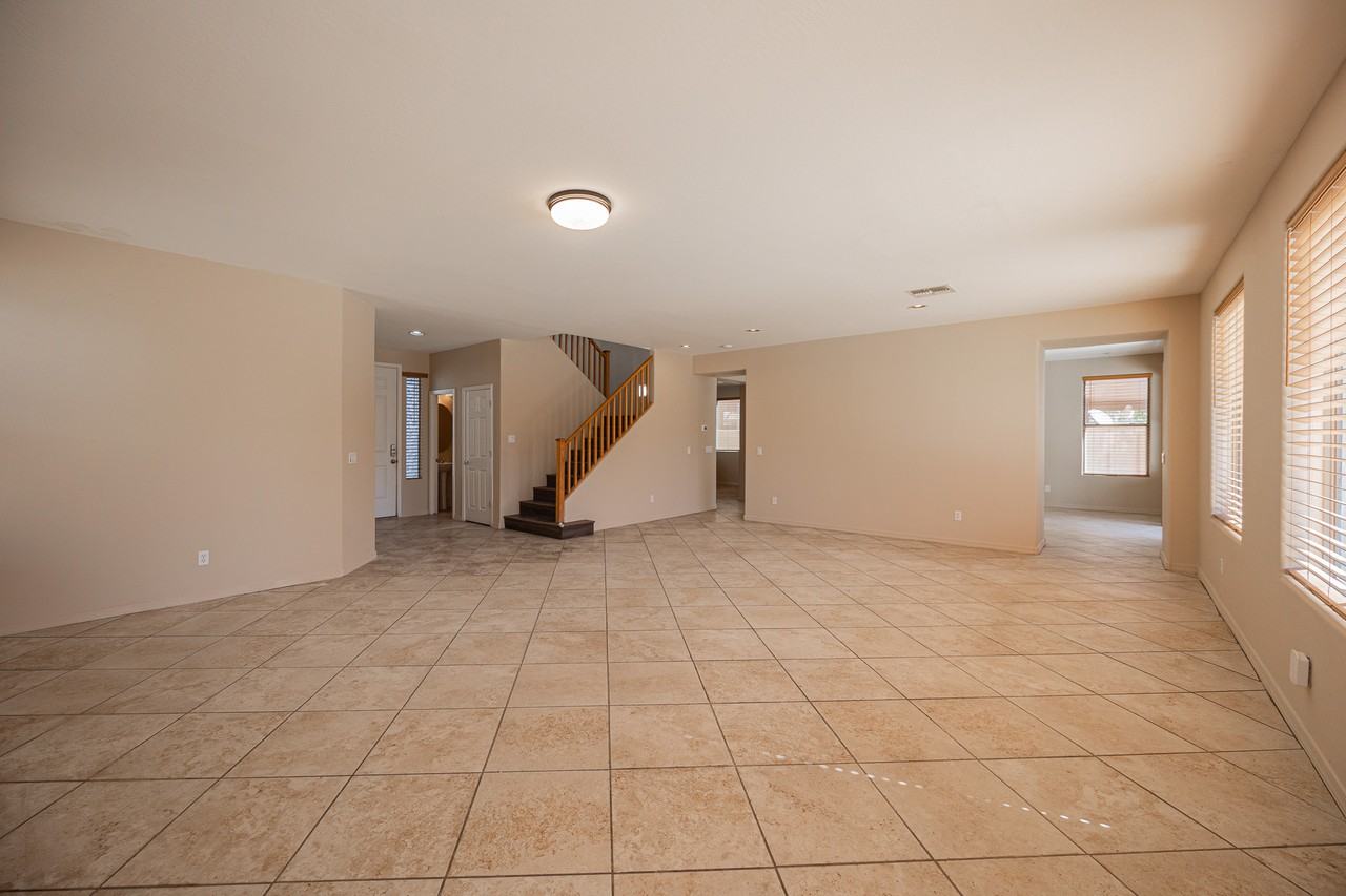 44289 W Windrose Dr - Photo 5 of 28