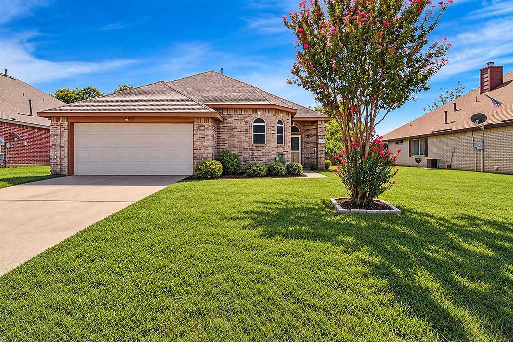 3214 Canary Ln - Photo 2 of 31