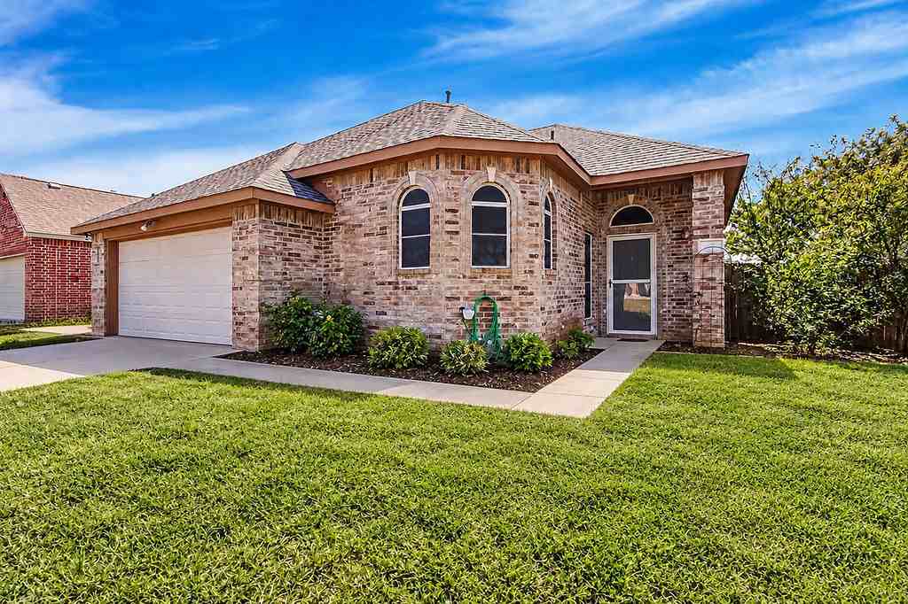 3214 Canary Ln - Photo 3 of 31