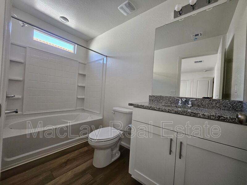 1390 W Aztec Dr - Photo 3 of 19